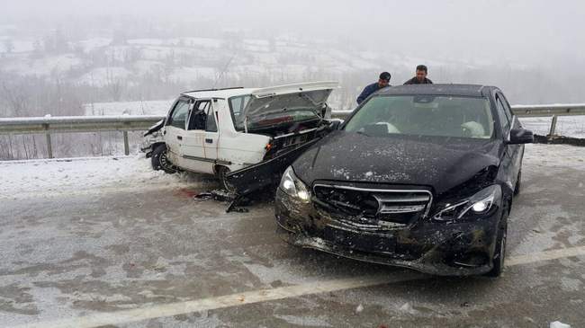 Milletvekili Nazım Maviş'in aracı kaza yaptı.