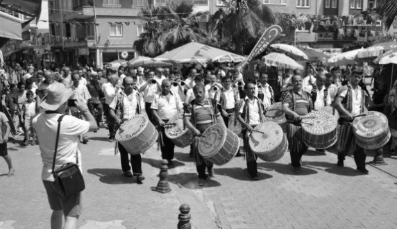 TARİHİ TÜRKELİ PANAYIRI, PLAJ ŞENLİKLERİ  VE BAL FESTİVALİ TÖRENLE BAŞLADI.