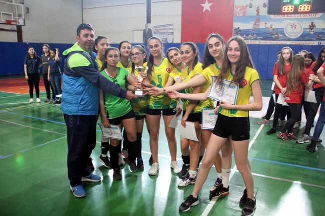 Voleybolda il birincileri belli oldu