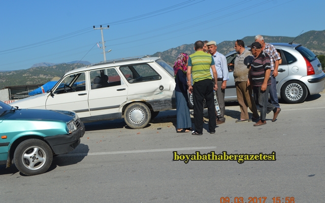 boyabat-karacaörende-virajı-alamayan-otomobil-boyabat-haber-gazetesi-ezgifm-davut-koçyiğit-zincirleme-kaza10