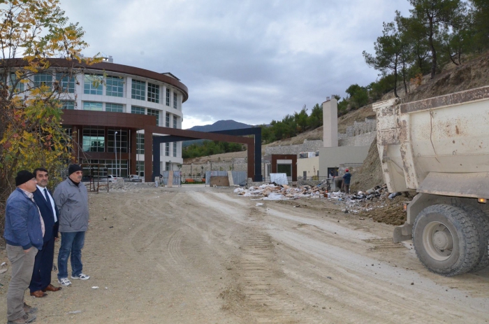 Huzur evini ziaret ederek durumları hakkında bilgi aldı