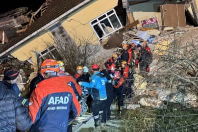 Sinop'un Türkelı İlçesinde Heyelan: 2 Ev ve 1 Ahır Zarar Gördü, Yaşlı Çift Enkazdan Kurtarıldı